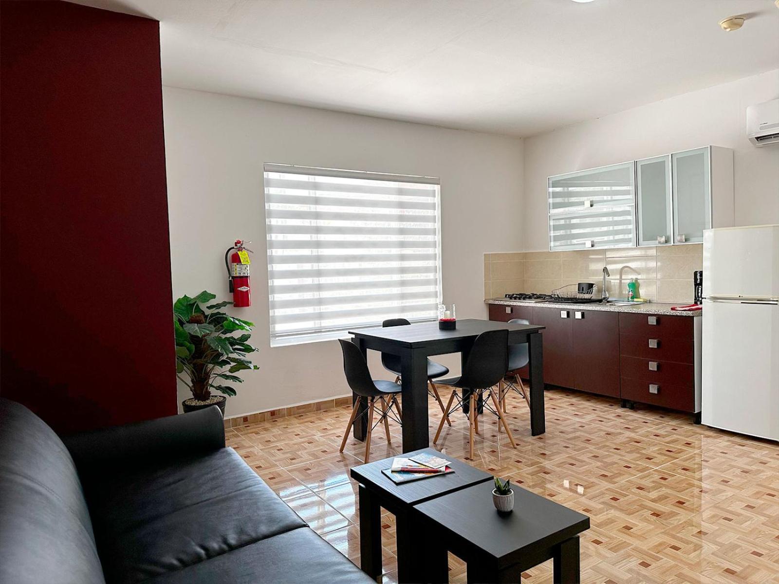 Ladybugs Apartments Palm Beach Exterior foto
